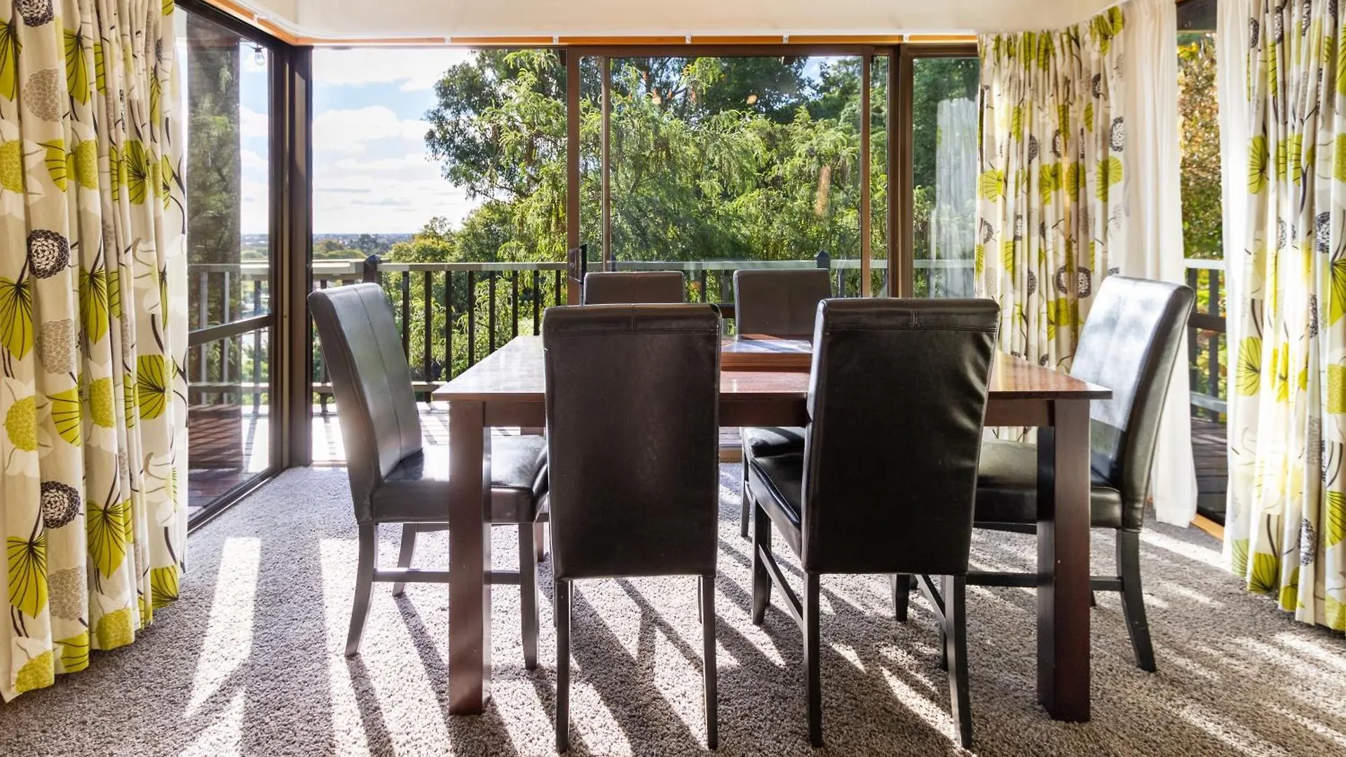 Sherwood Lodge 4-Bedroom Holiday Home With Spectacular Views Christchurch