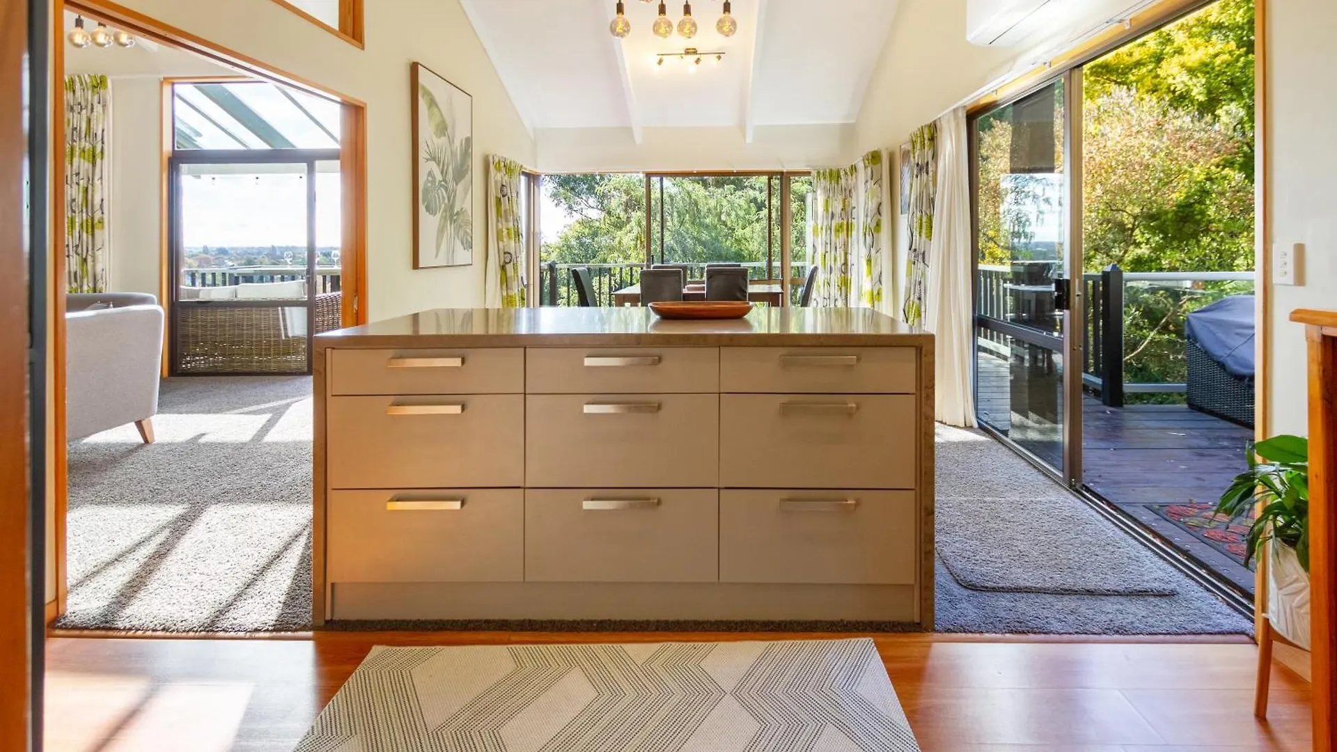 Sherwood Lodge 4-Bedroom Holiday Home With Spectacular Views Christchurch