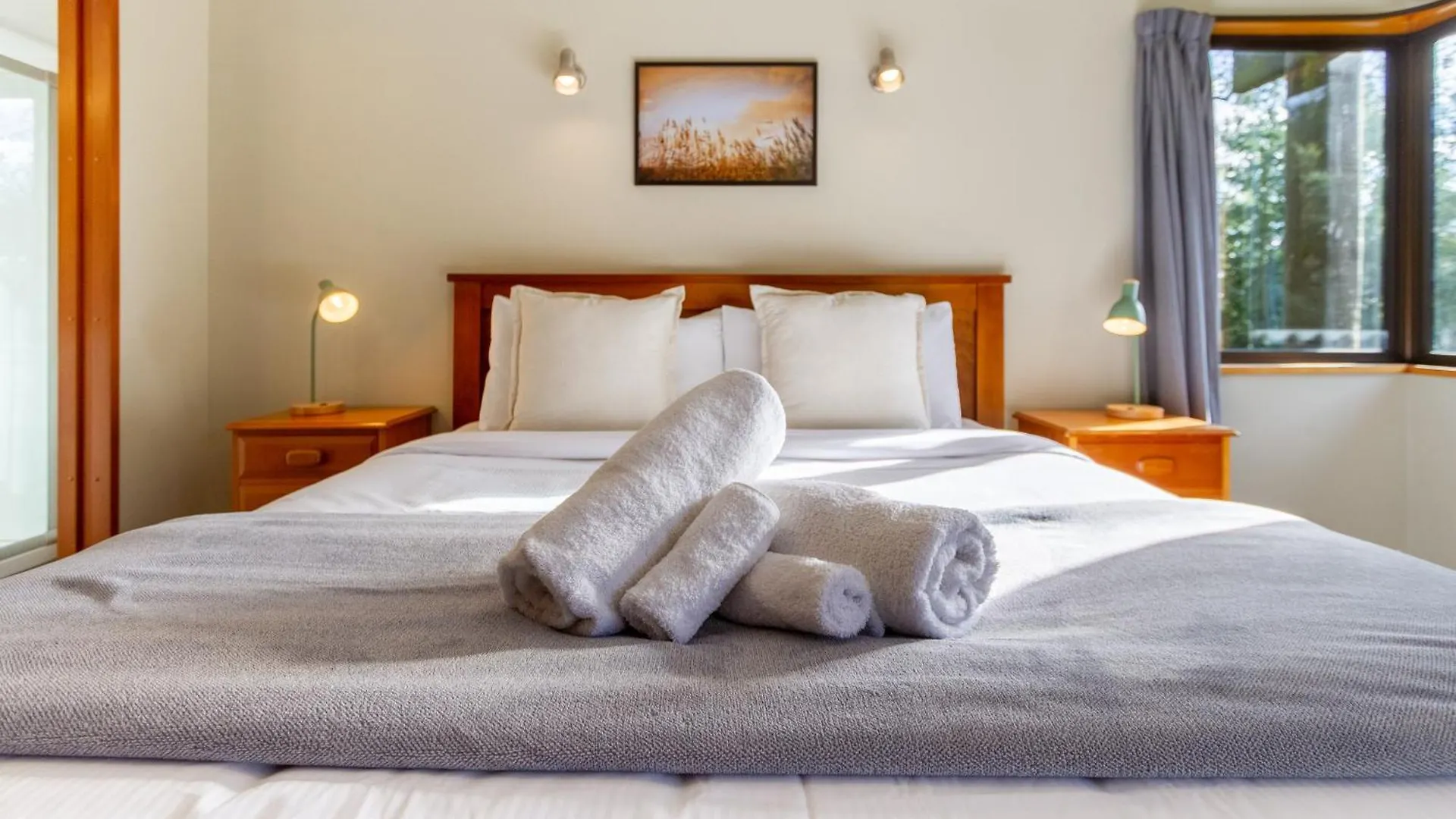 Sherwood Lodge 4-Bedroom Holiday Home With Spectacular Views Christchurch New Zealand